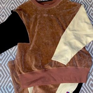 Champion Set.80% Cotton/ 20% Polyester. Never Worn. Kept in Storgage unit.